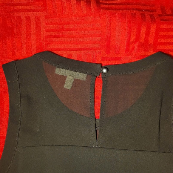 Monteau Sheer Sleeveless Blouse - Picture 3 of 4